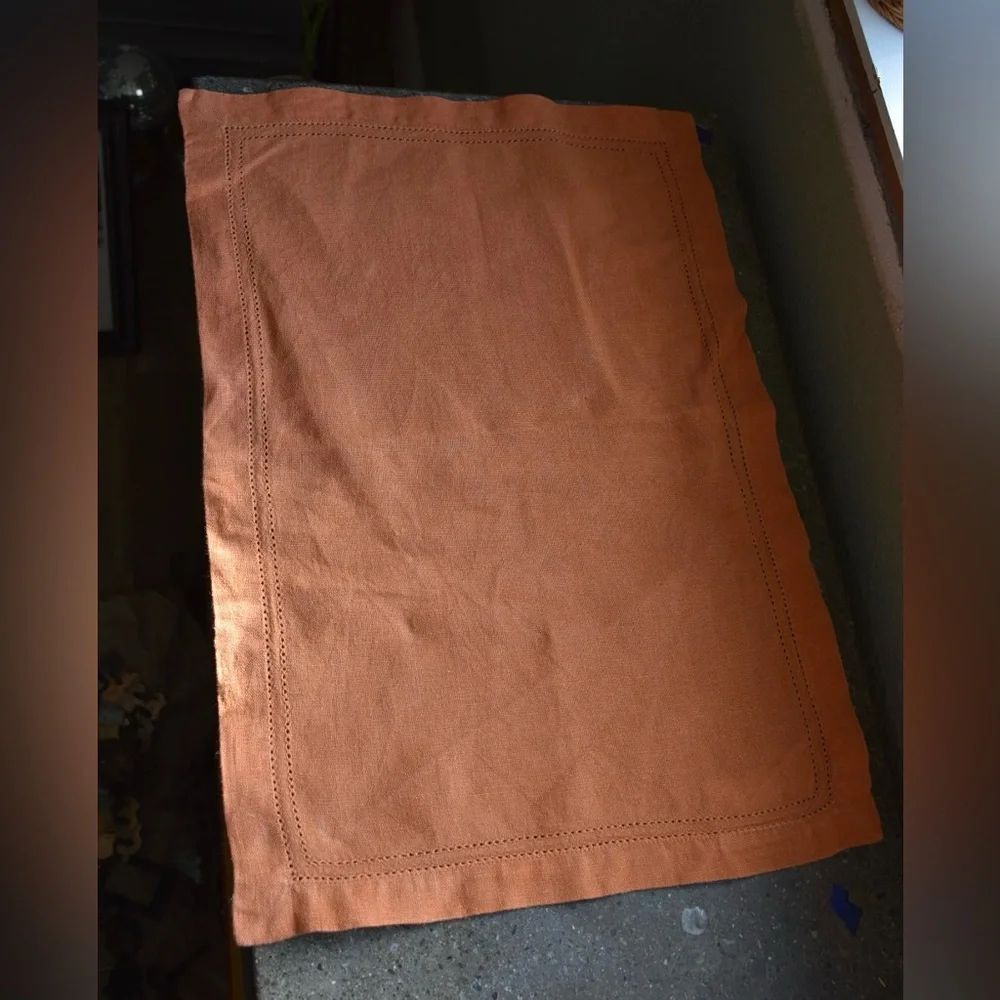 Williams Sonoma 100% Rust Linen Table Runner & Napkin Set of 4